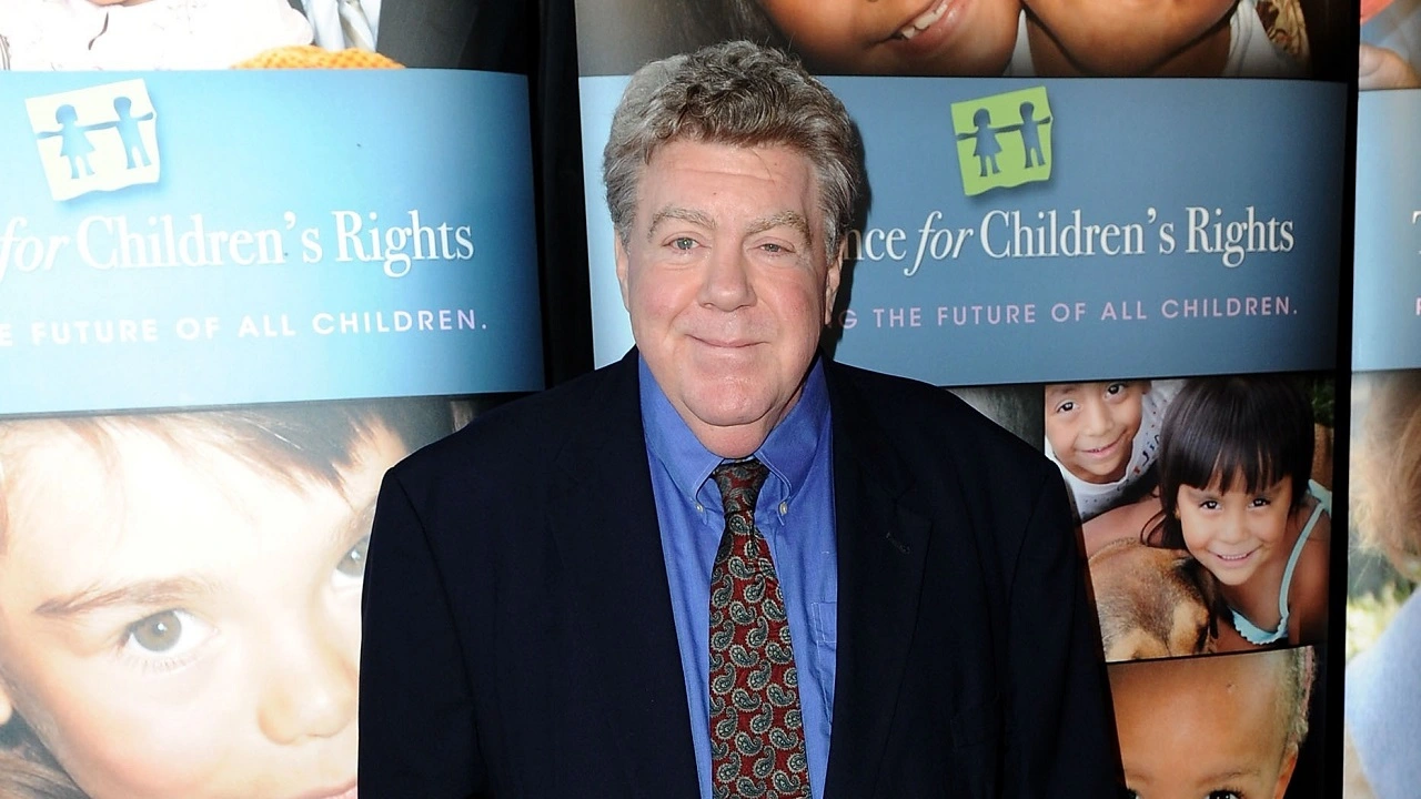 An Empty Barstool and a Toast to Norm: Boston’s Cheers Honors George Wendt